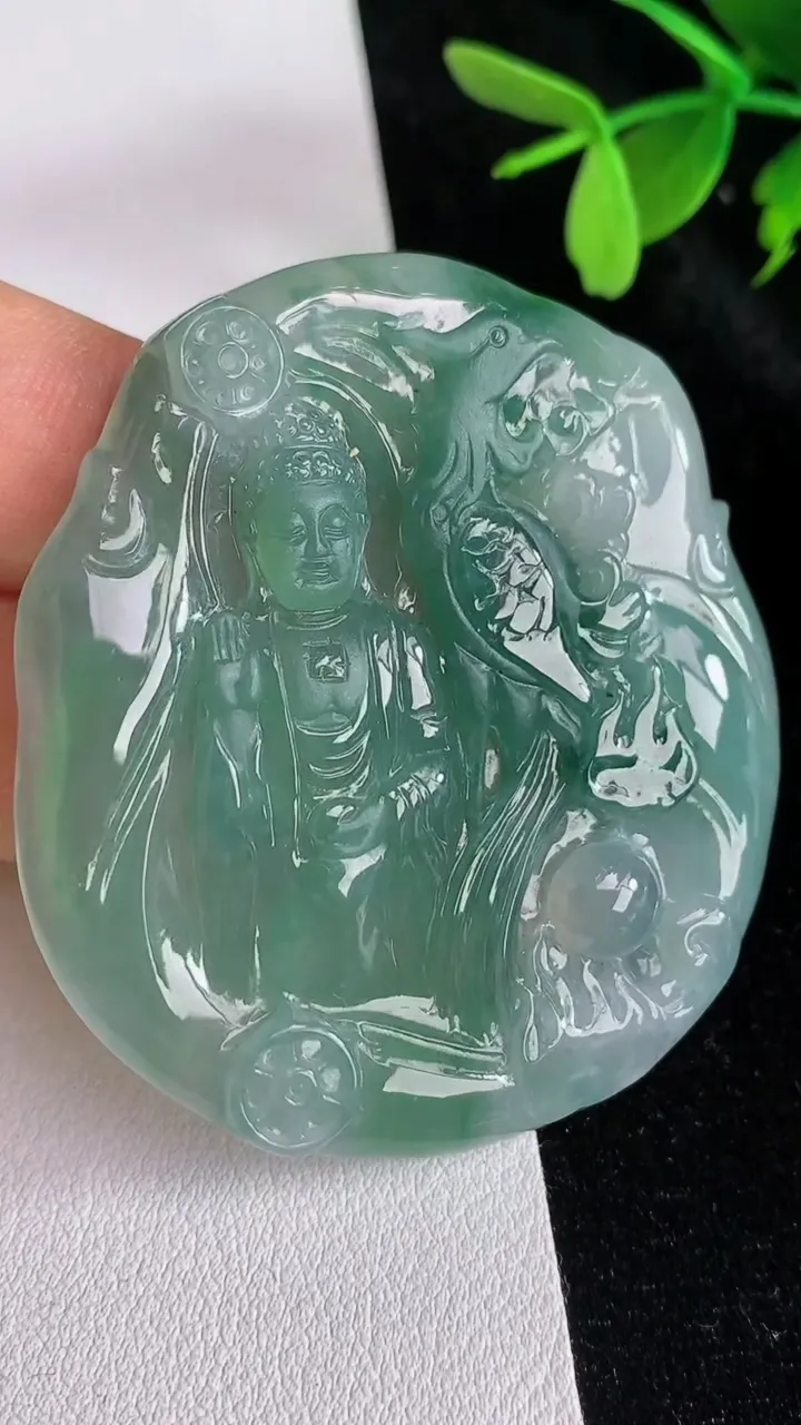天然A货翡翠飘花阿尼陀佛吊坠，尺寸53.8-48.6-5，重量:25.85g
6月12日