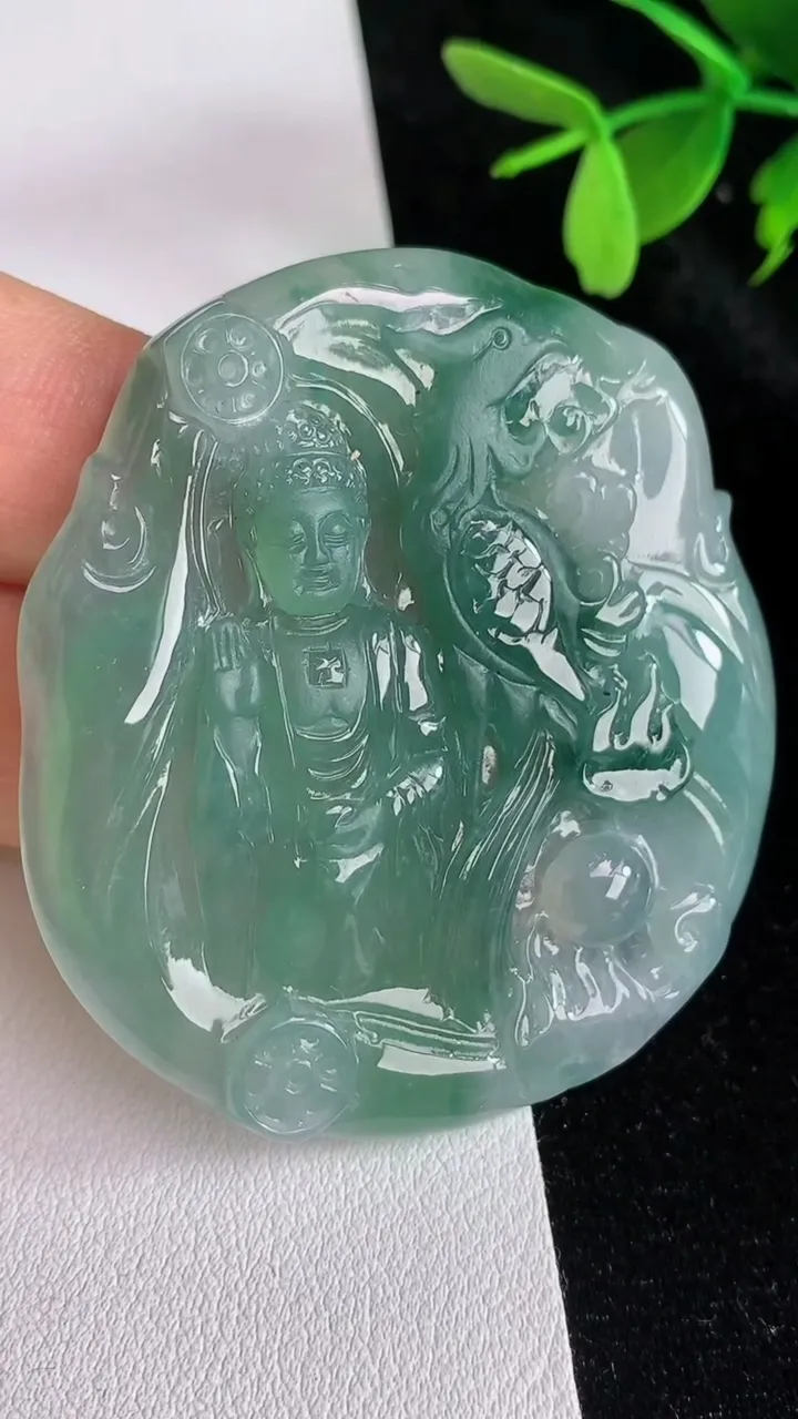 天然A货翡翠飘花阿尼陀佛吊坠，尺寸53.8-48.6-5，重量:25.85g
6月12日