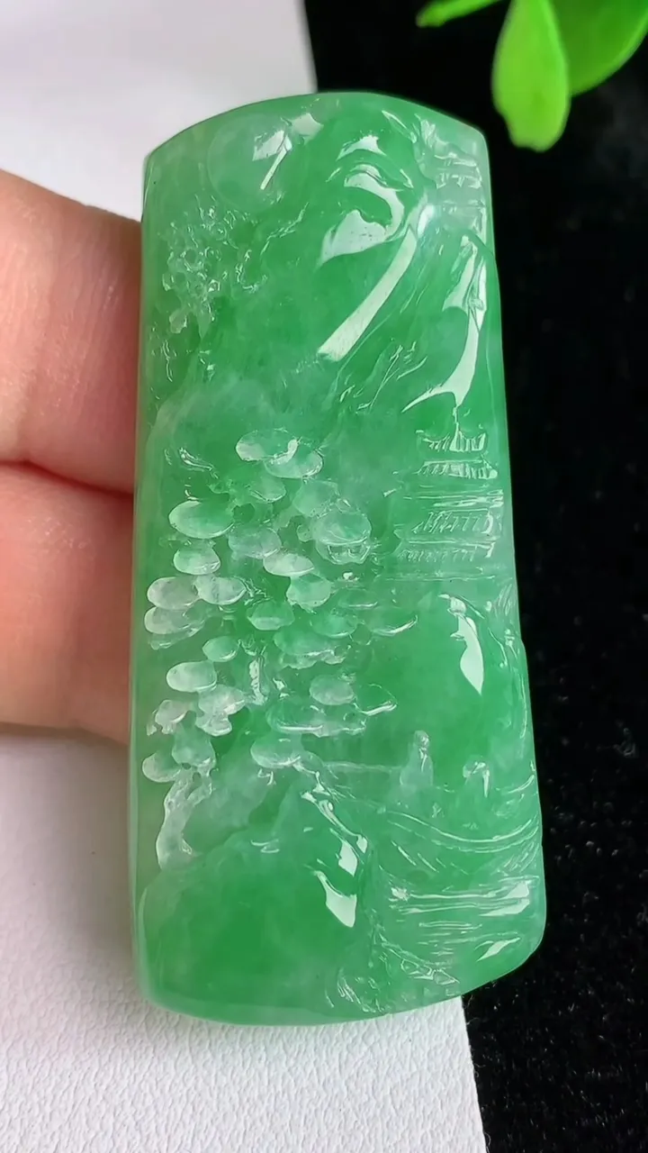 天然A货翡翠山水牌吊坠，尺寸53.5-24.5-7.8，重量:24.69g
6月12日