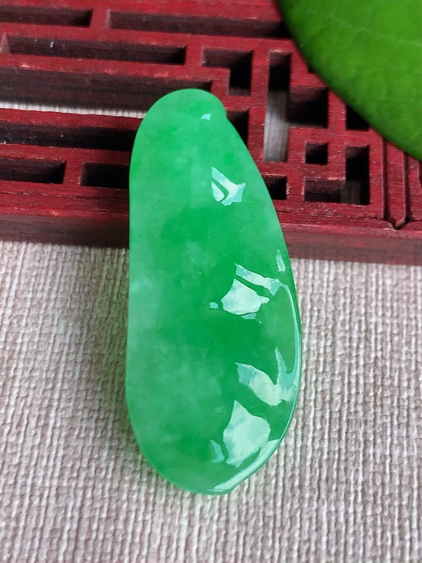 天然A货翡翠阳绿四季豆福豆平安豆镶嵌件尺寸41.8×16.8×6.5m量7.87g 0611