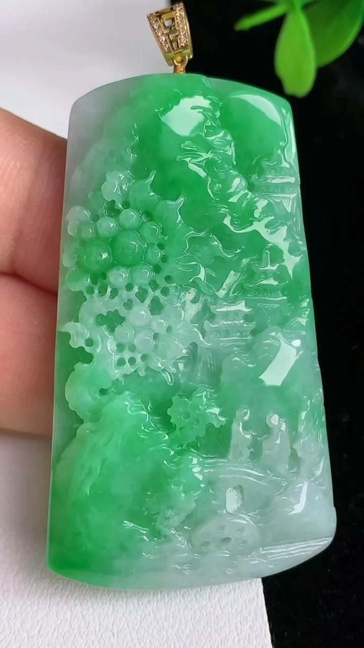 天然A货翡翠山水牌吊坠，尺寸53.7-31.8-6.3，重量:23.94g
6月12日