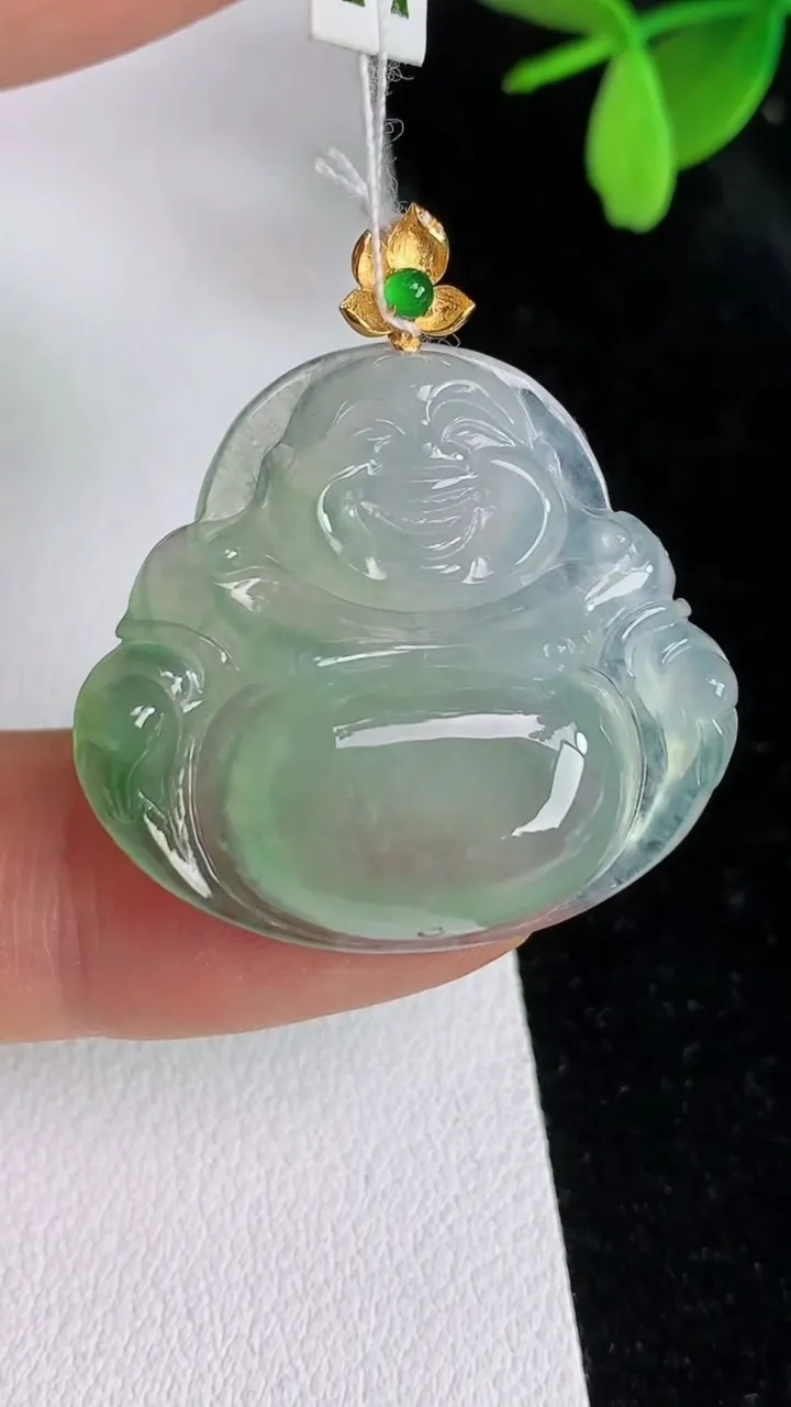 天然A货翡翠佛公吊坠，尺寸27.4-30.8-5.2，重量:7.14g
6月12日