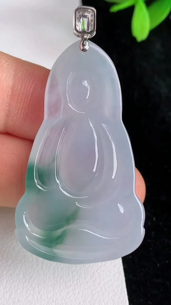 天然A货翡翠观音菩萨吊坠，尺寸51.2-44-26.2-6，重量:12.62g
6月12日