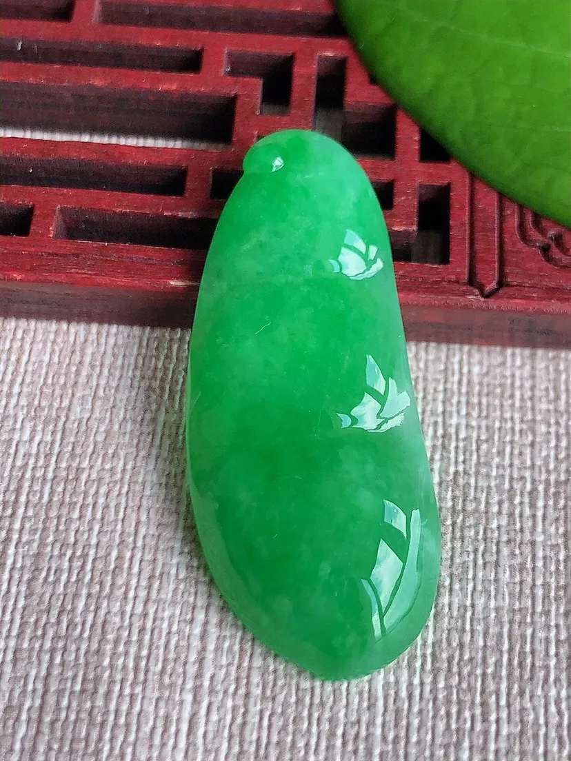 天然A货翡翠阳绿四季豆福豆平安豆镶嵌件尺寸41.8×16.8×6.5m量7.87g 0611