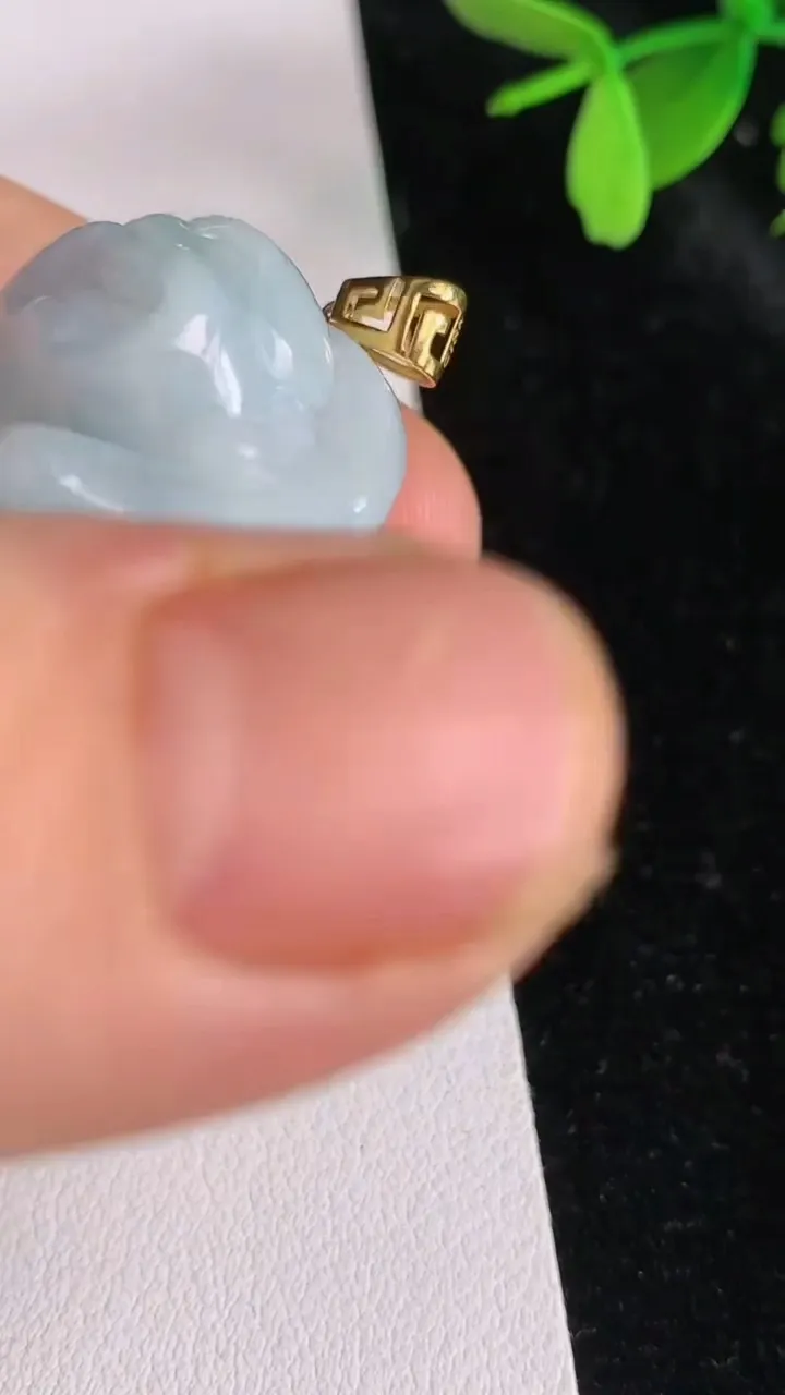 天然A货翡翠佛公吊坠，尺寸35.3-40-12.4，重量:29.69g
6月12日