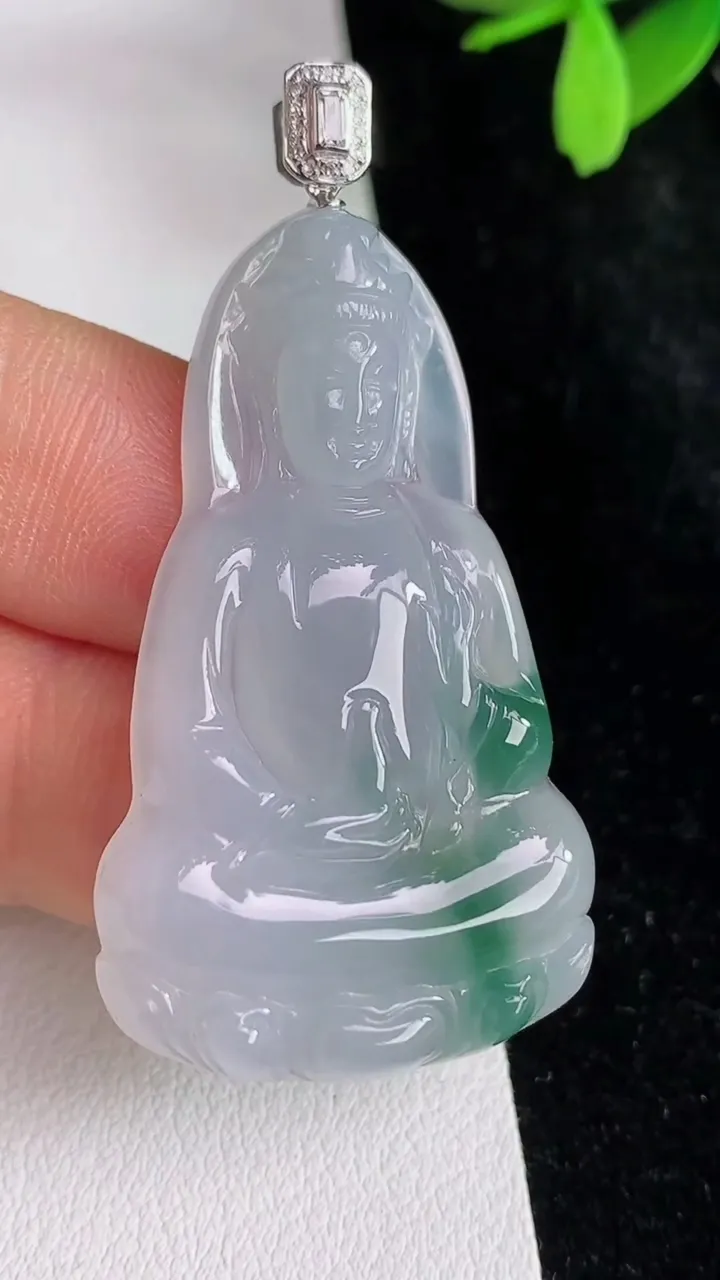 天然A货翡翠观音菩萨吊坠，尺寸51.2-44-26.2-6，重量:12.62g
6月12日