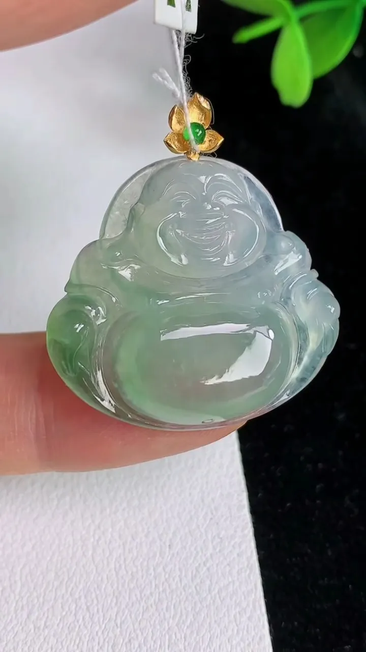 天然A货翡翠佛公吊坠，尺寸27.4-30.8-5.2，重量:7.14g
6月12日