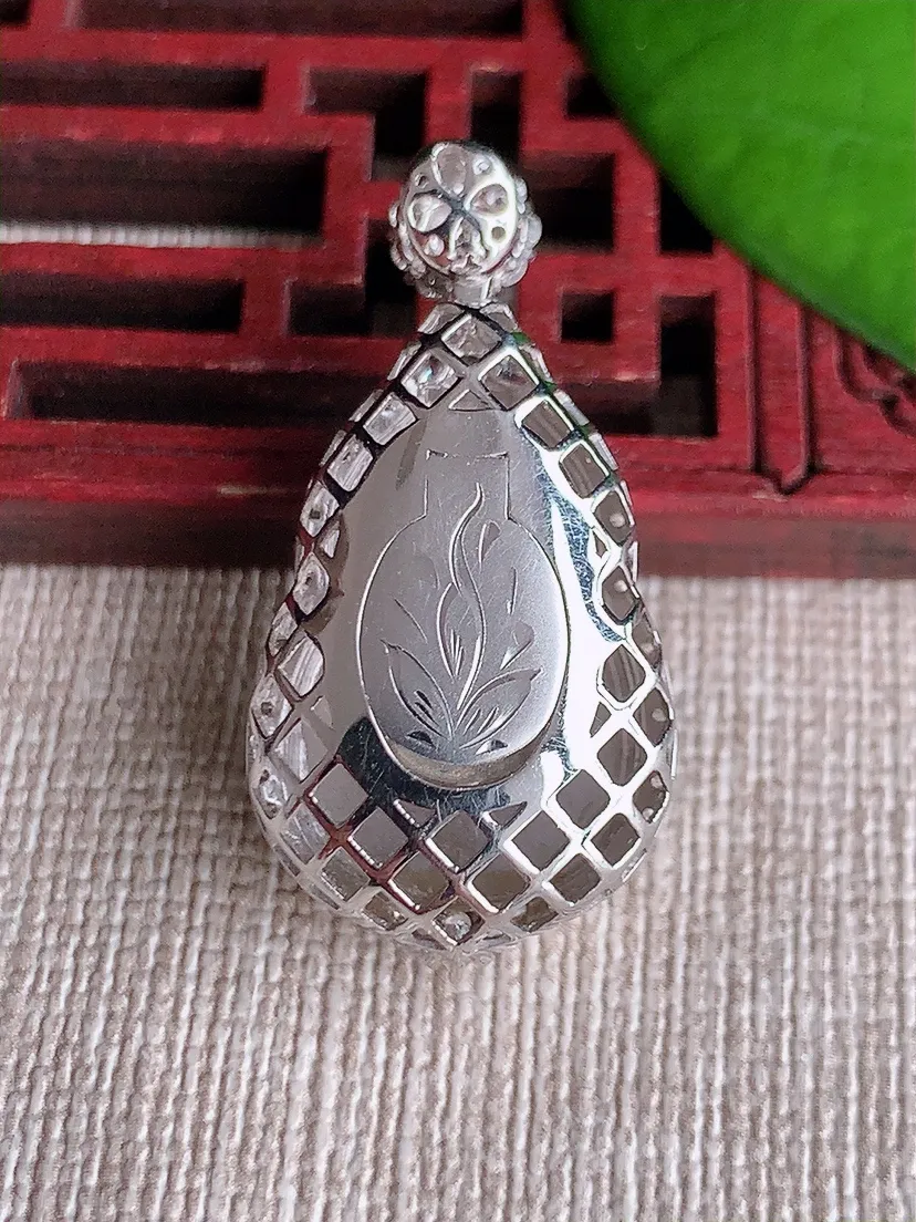 天然A货翡翠18K金伴满绿葫芦吊坠尺寸33.8×16.6×11裸石20.6×14m量7.14g 06