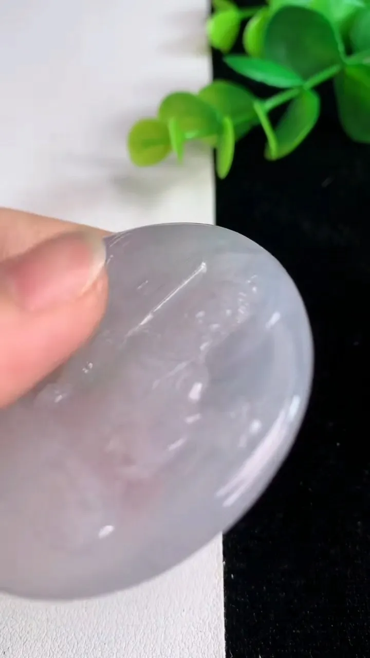 天然A货翡翠不动明王吊坠，尺寸54-4.6，重:27.20g
6月13日