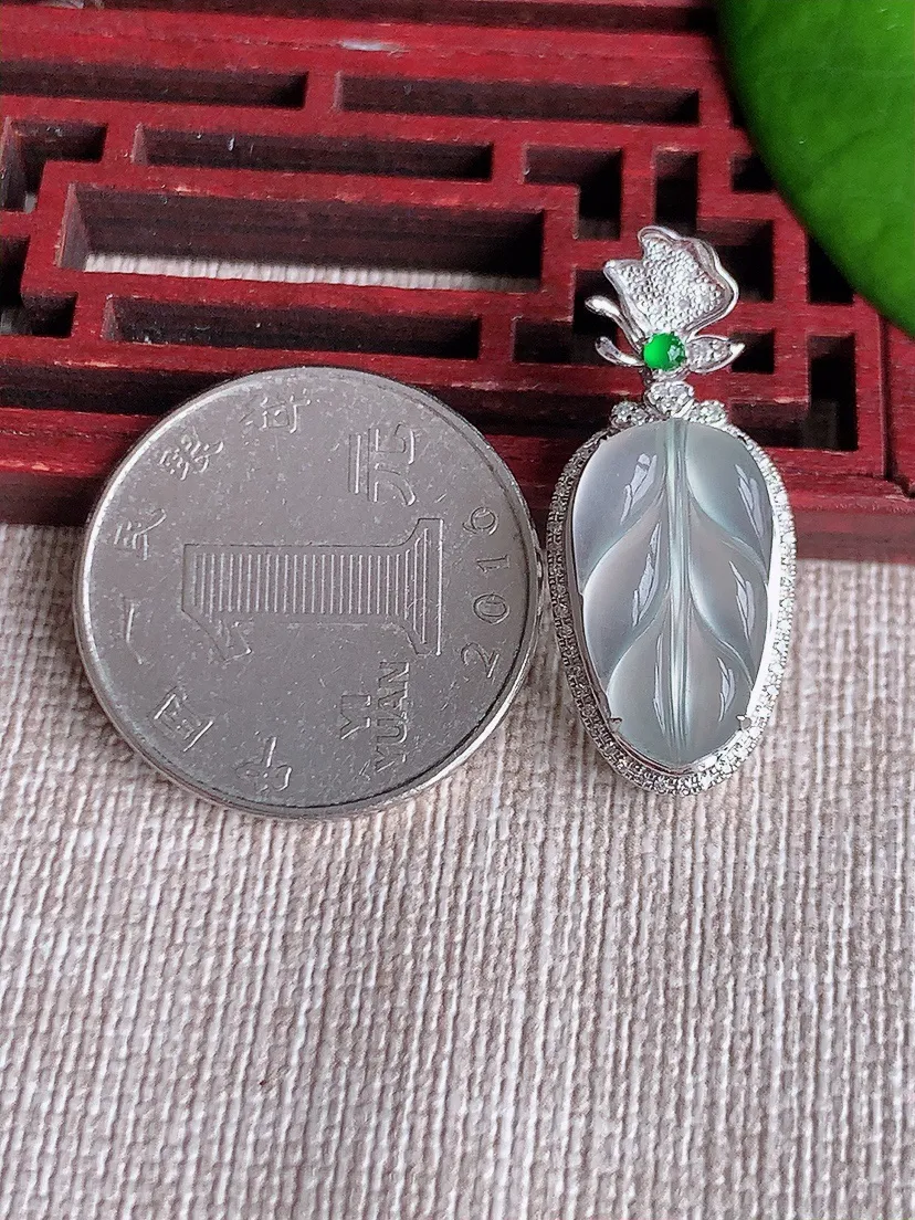 天然A货翡翠18K金伴白月光叶子金枝玉叶吊坠尺寸29.7×12.7×8.7裸石18×10m量2.80g 0612