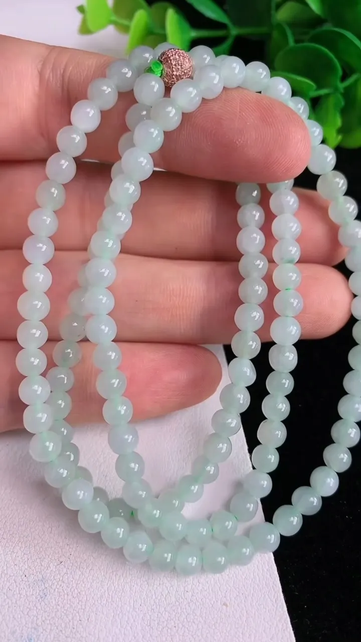 天然A货翡翠圆珠项链128颗，尺寸5.1，重:28.41g
6月13日
