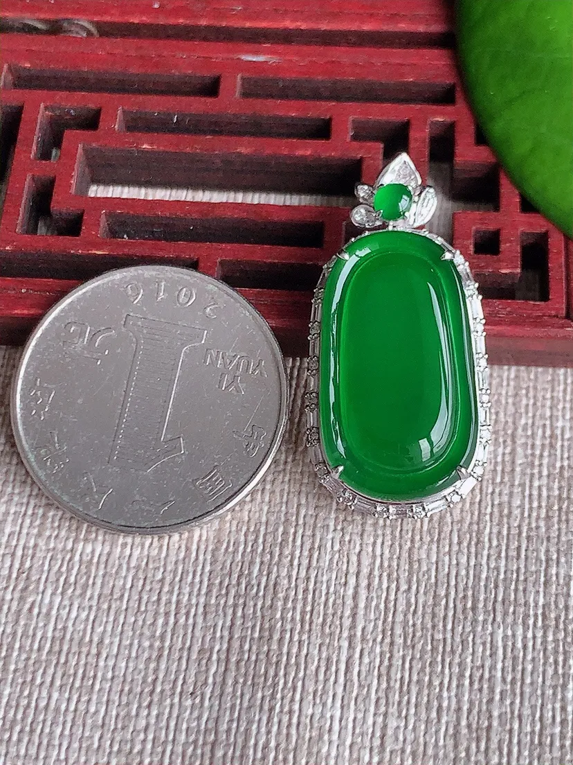 天然A货翡翠18K金伴满绿福贝吊坠尺寸33×16×8裸石23.4×13.2m量4.24g 0612