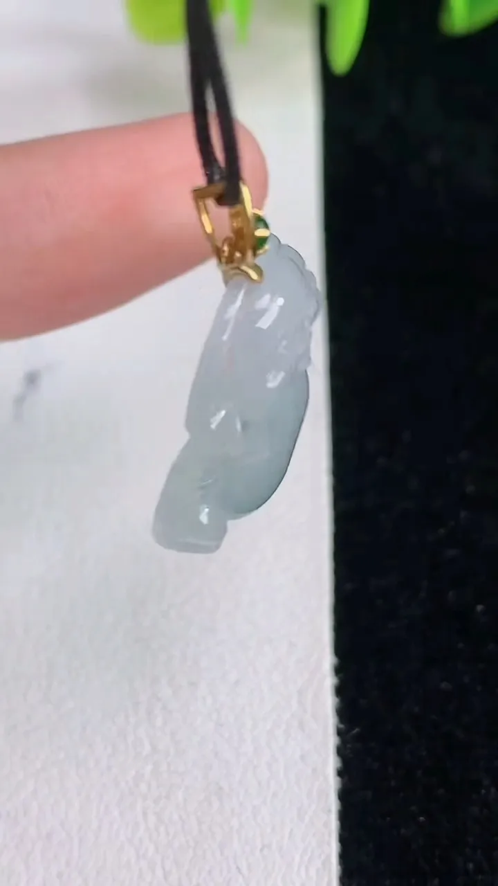 天然A货翡翠k金飘花佛公吊坠，尺寸20-21-6，重量:3.66g
6月13日