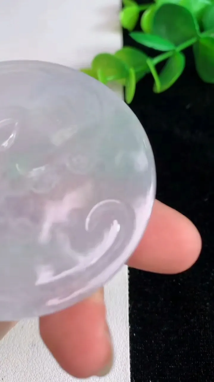 天然A货翡翠不动明王吊坠，尺寸54-4.6，重:27.20g
6月13日