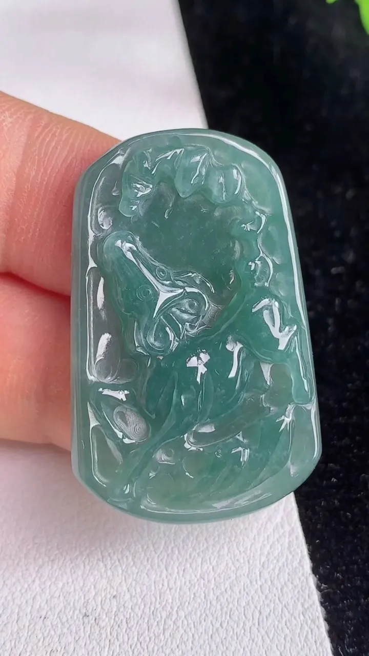 天然A货翡翠蓝水生肖牛吊坠，尺寸37.5-24-5，重:8.29g
6月13日