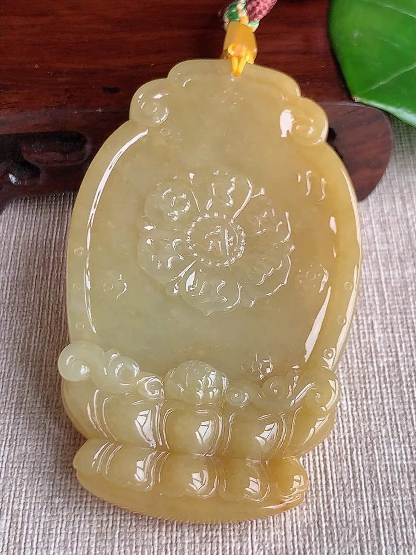 天然A货翡翠黄翡虚空藏菩萨吊坠尺寸76×46.5×11.6m量86.20g 0612