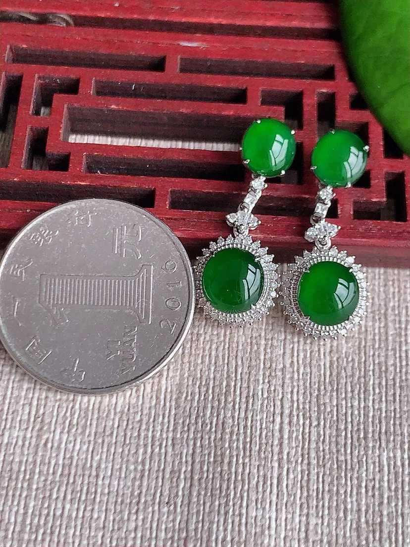 天然A货翡翠18K金伴钻镶嵌满绿蛋面耳坠 尺寸7.8×7.2×7mm 重量5.00g 0612