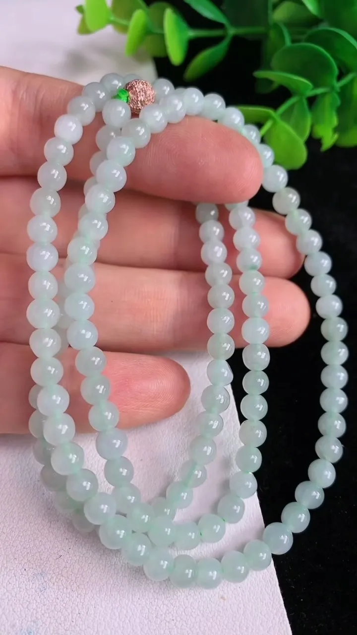 天然A货翡翠圆珠项链128颗，尺寸5.1，重:28.41g
6月13日