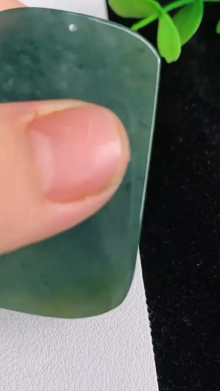 天然A货翡翠蓝水降龙观音菩萨吊坠，尺寸48.5-33-4.7，重:17.11g
6月13日