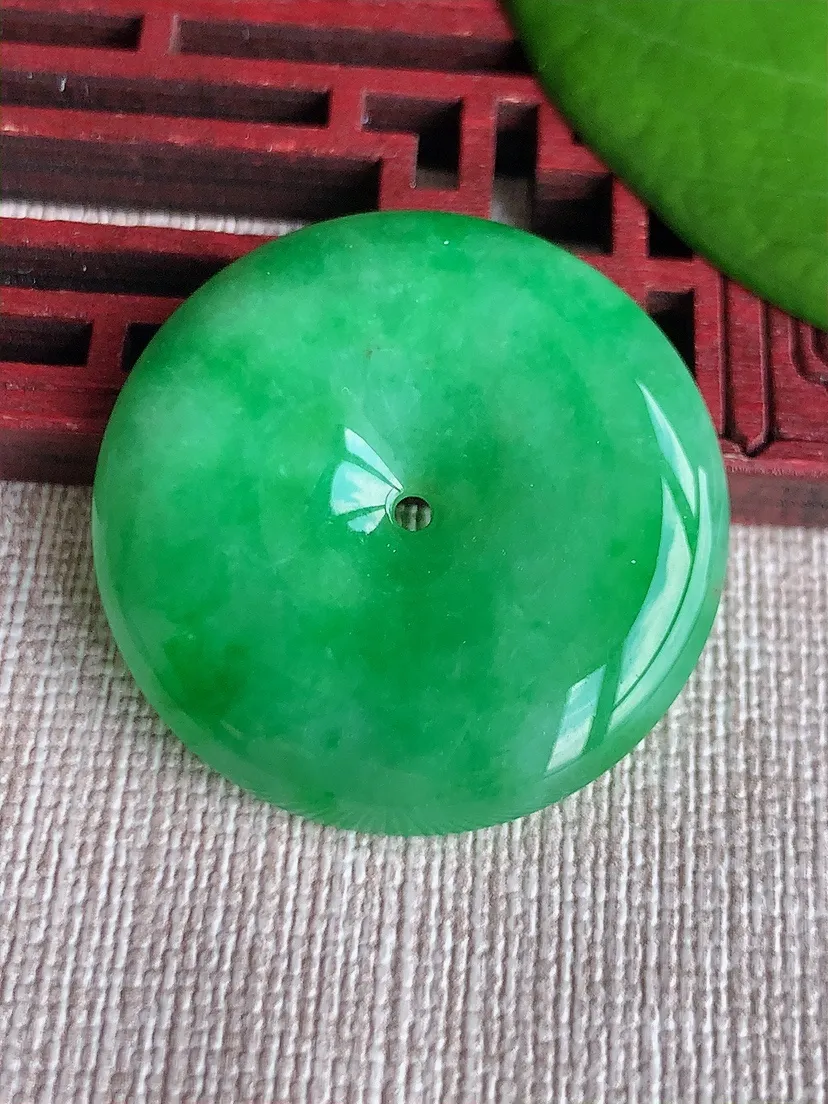 天然A货翡翠阳绿平安扣吊坠 尺寸32×5.6m量12.60g 0611