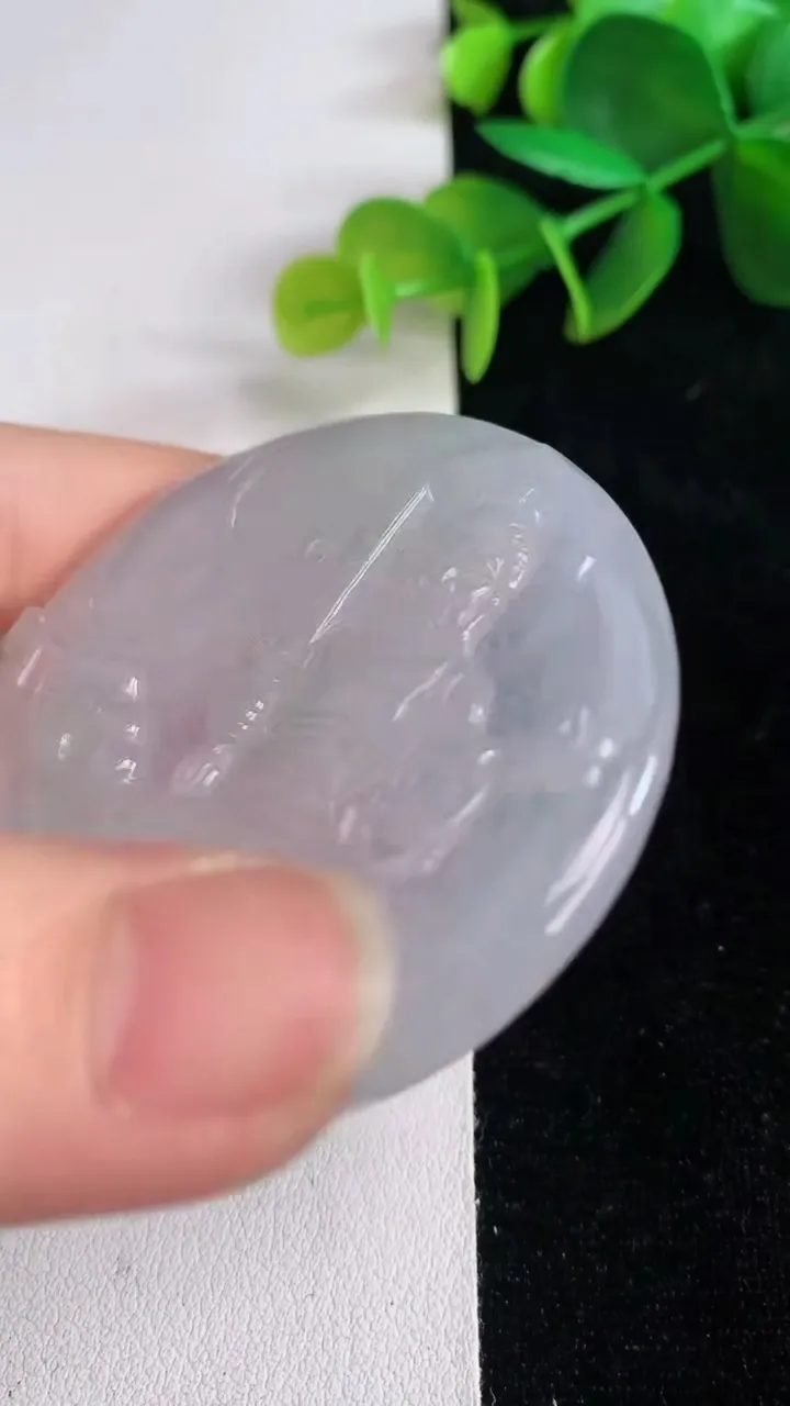 天然A货翡翠不动明王吊坠，尺寸54-4.6，重:27.20g
6月13日