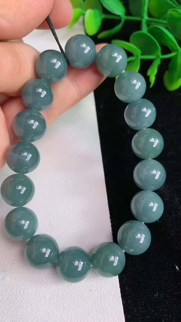 天然A货翡翠货蓝水圆珠手串17颗，尺寸12，重:49.66g6月13日
工厂直销收藏佳品,种好水足，