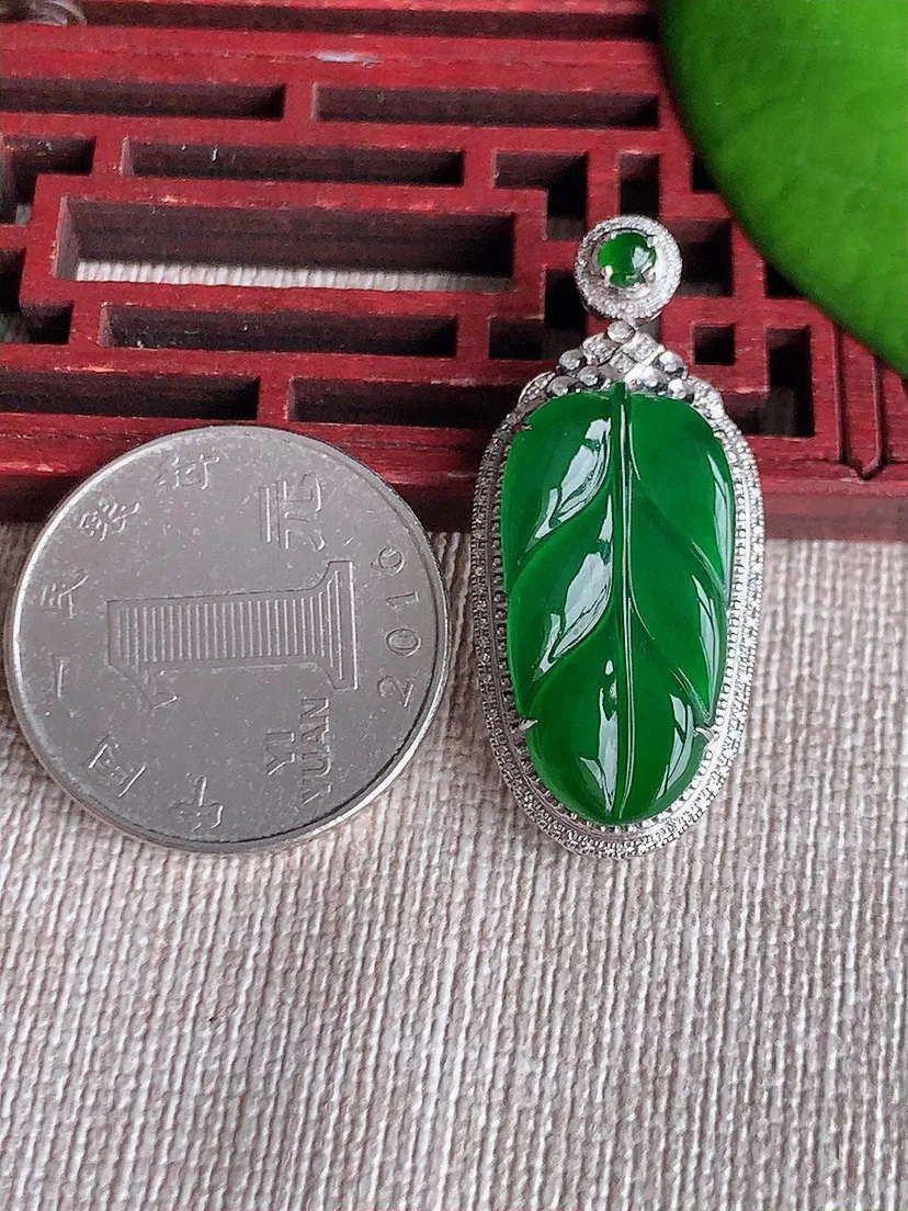 天然A货翡翠18K金伴满绿叶子金枝玉叶吊坠尺寸36.6×16×7裸石24.6×12.5m量4.49g 0612