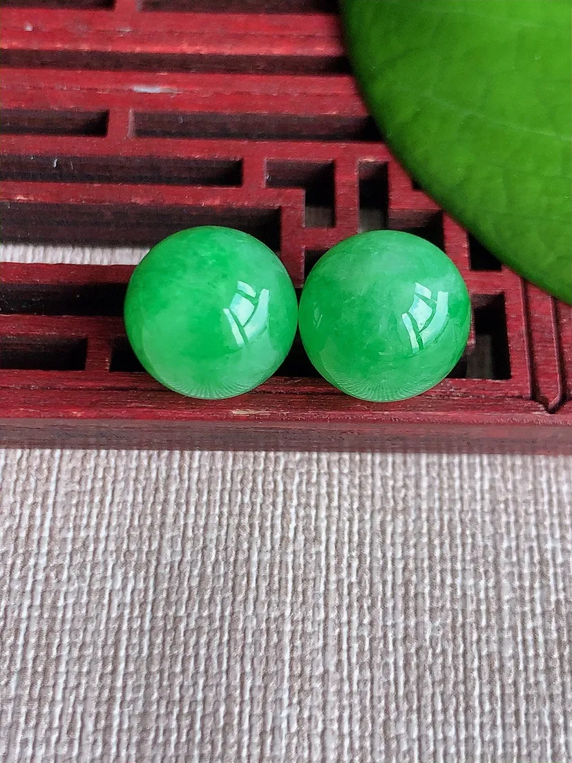 天然A货翡翠满绿圆珠转运件一对尺寸12.3m量7.07g 0611