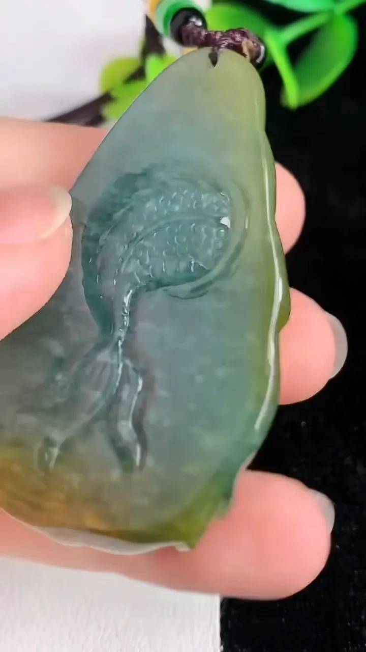天然A货翡翠蓝水双彩龙牌吊坠，尺寸49-30-9，重:25.33g
6月13日
