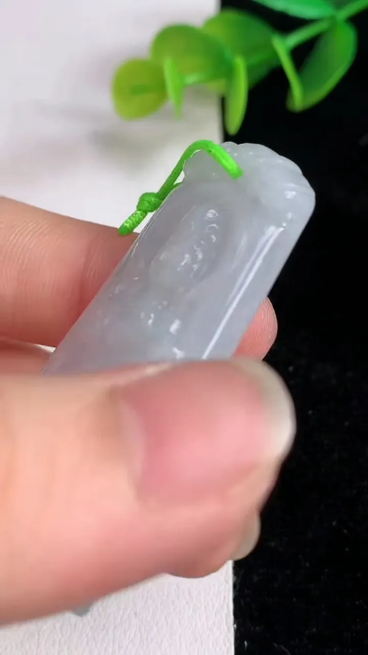 天然A货翡翠大势至观音菩萨吊坠，尺寸50-22-5.3，重量:13.39g
6月13日