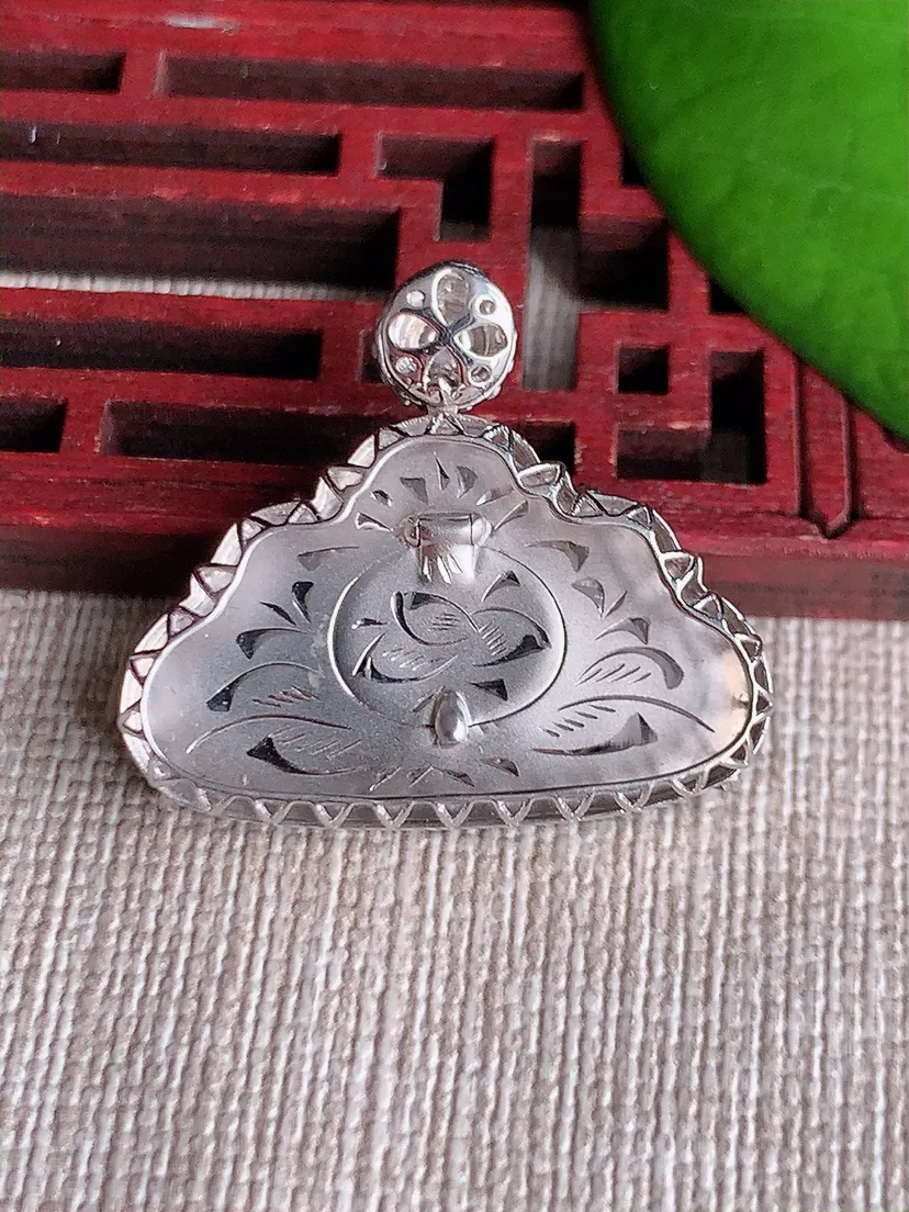 天然A货翡翠18K金伴满绿佛公吊坠尺寸24.8×17×28.3×7.5m量5.20g 0612
