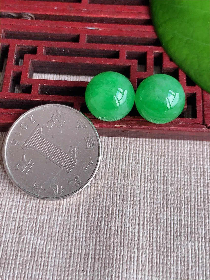天然A货翡翠满绿圆珠转运件一对尺寸12.3m量7.07g 0611