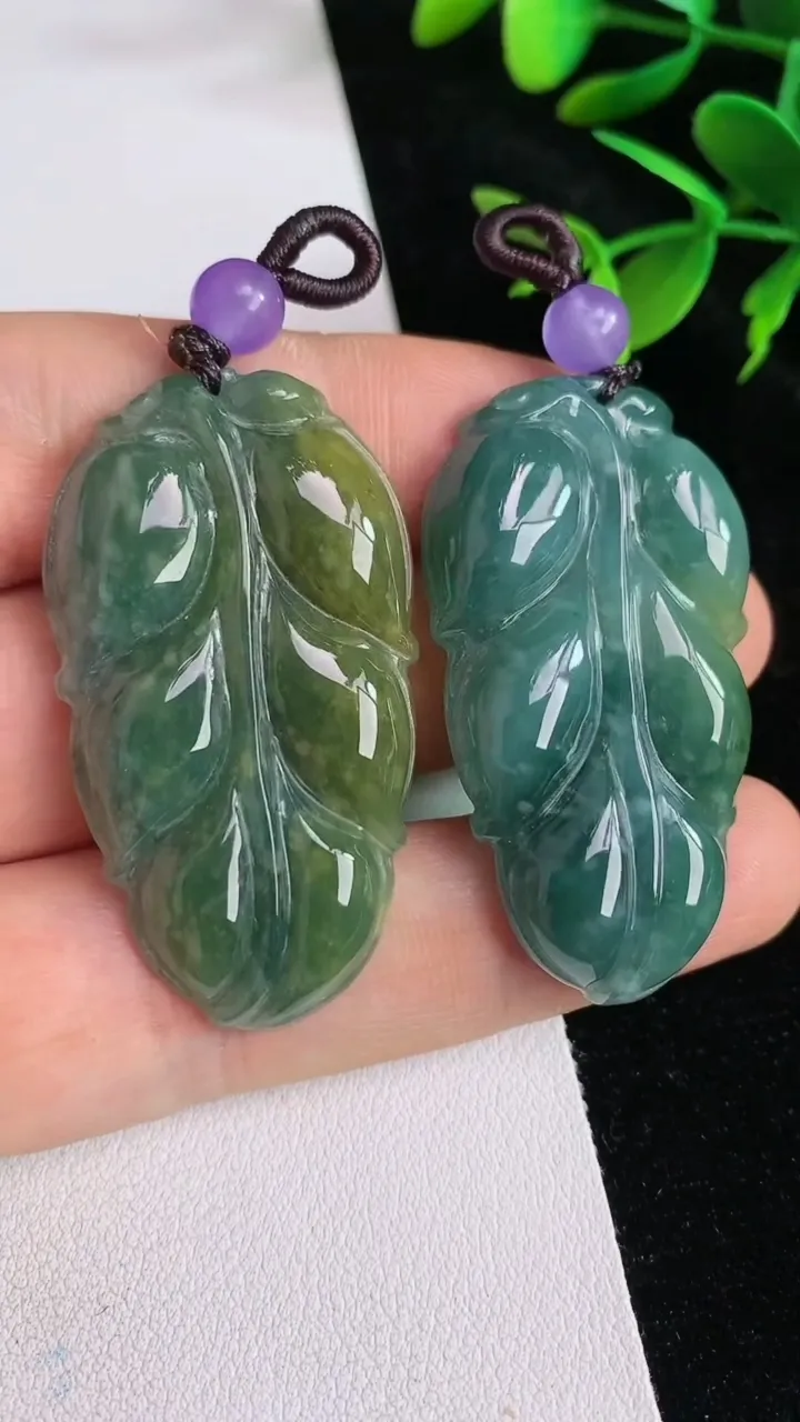 天然A货翡翠蓝水金枝玉叶 叶子吊坠一对，尺寸45.8-24-6.6，重:24.22g
6月13日