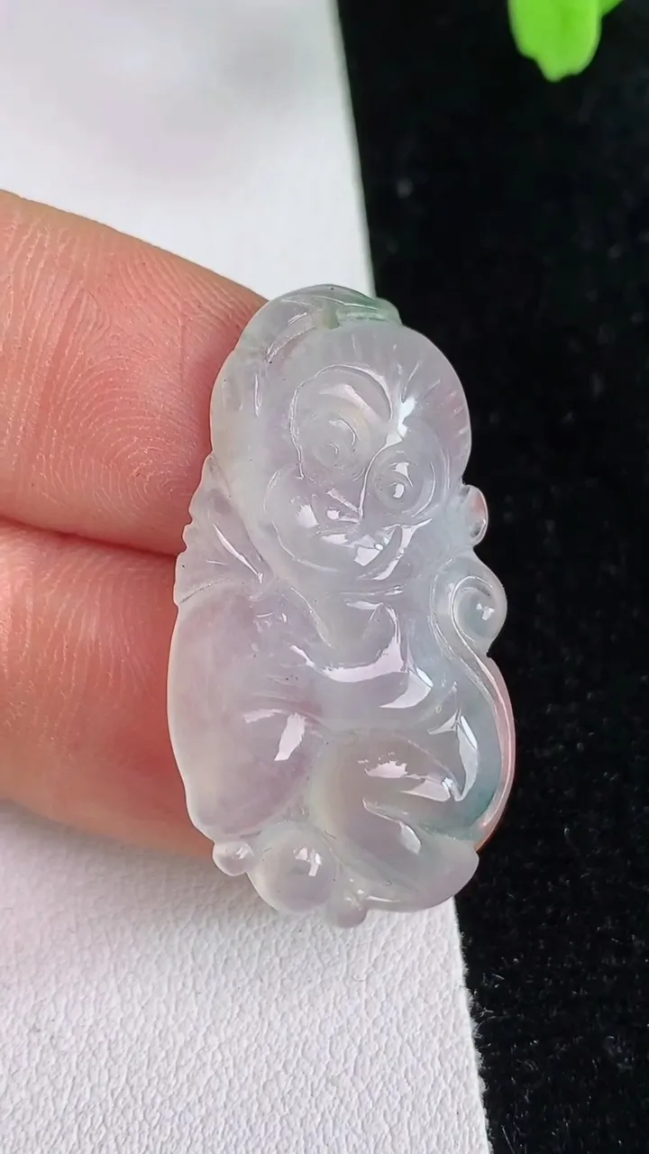 天然A货翡翠冰种飘花生肖猴吊坠，尺寸32.8-18.2-4.8，重:4.84g
6月13日