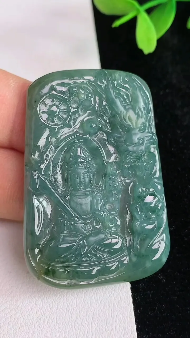 天然A货翡翠蓝水降龙观音菩萨吊坠，尺寸48.5-33-4.7，重:17.11g
6月13日