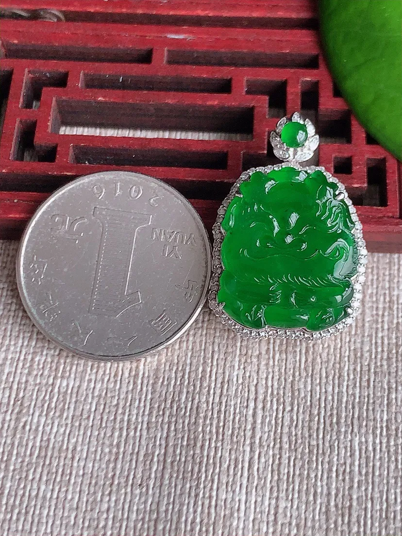 天然A货翡翠18K金伴满绿狮子吊坠尺寸29.2×19.3×8.6裸石19.8×16.7m量5.08g 0612