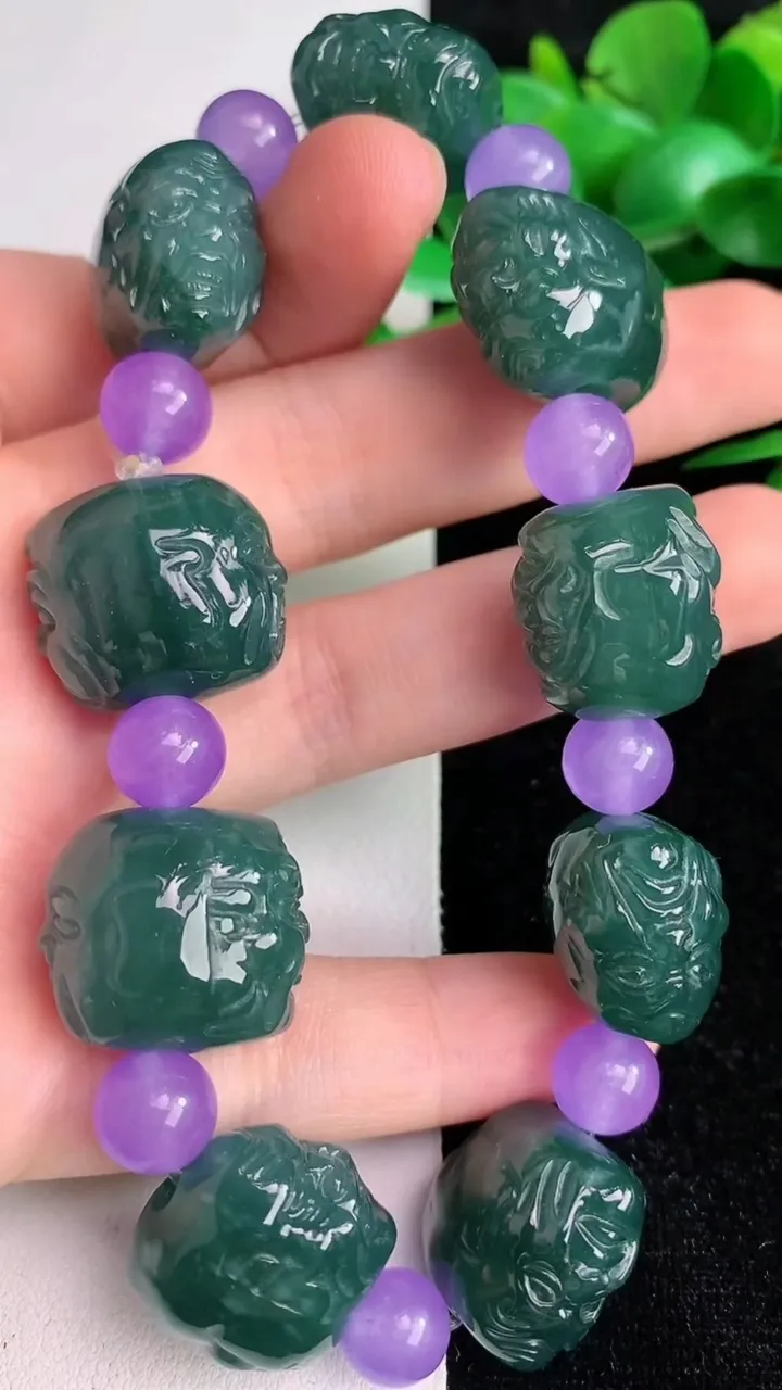 天然A货翡翠货蓝水十八罗汉头手串，尺寸17-19-13，重:69.83g6月13日
工厂直销收藏佳品,种好水足，色泽均匀，有种有色，上手高大气！