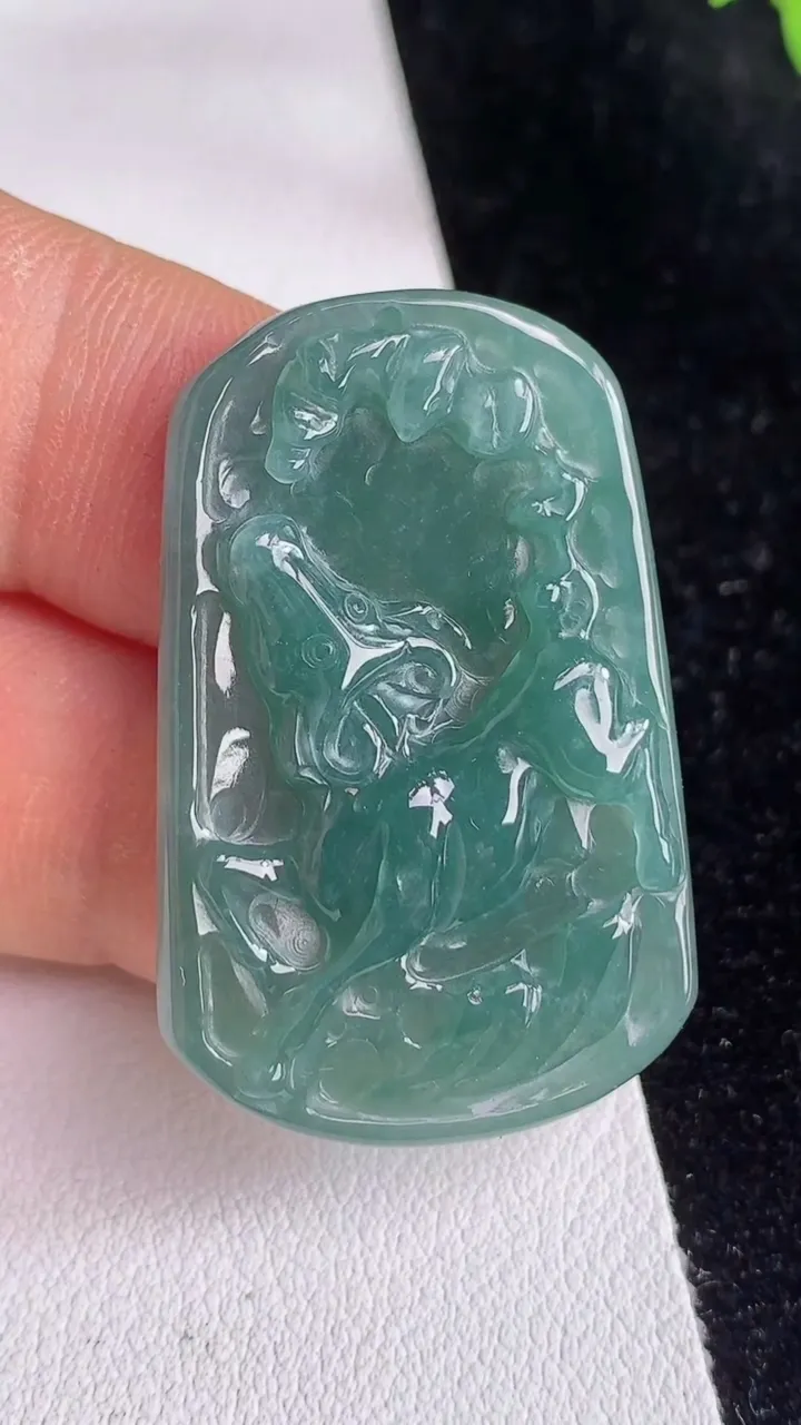 天然A货翡翠蓝水生肖牛吊坠，尺寸37.5-24-5，重:8.29g
6月13日