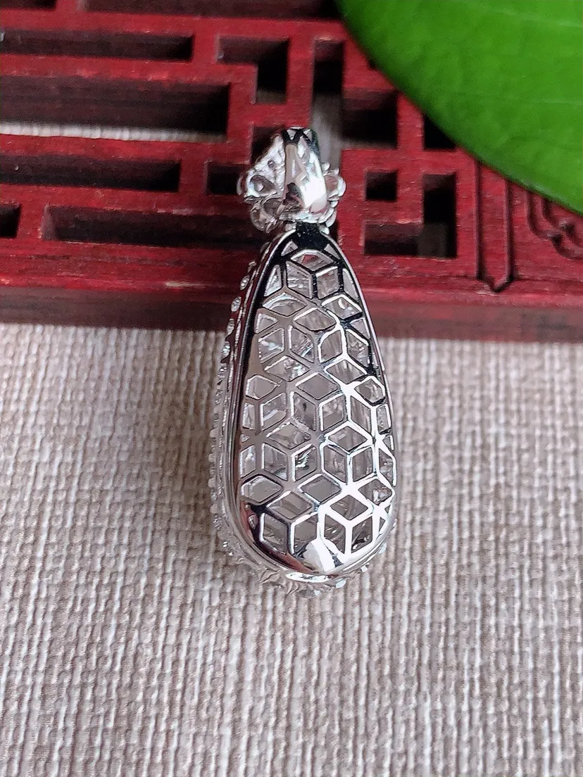 天然A货翡翠18K金伴白月光四季豆福豆平安豆吊坠尺寸33.3×13×10.2裸石19.8×9m量5.
