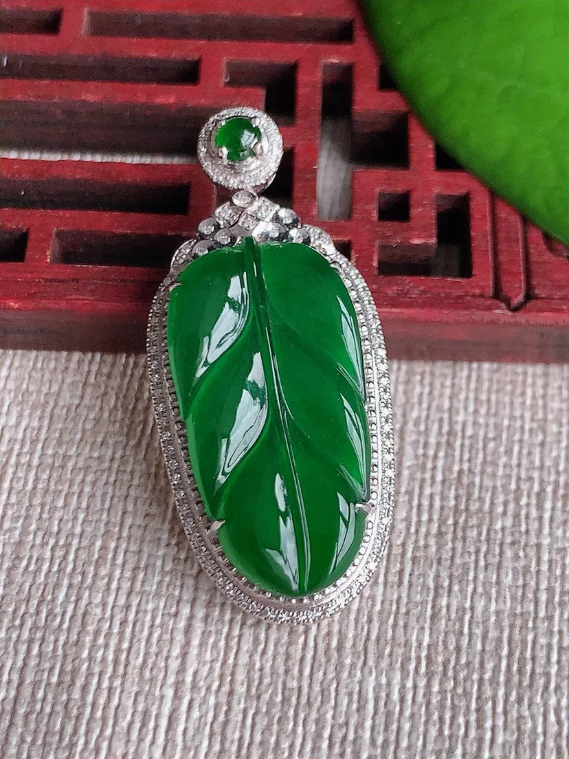 天然A货翡翠18K金伴满绿叶子金枝玉叶吊坠尺寸36.6×16×7裸石24.6×12.5m量4.49g 0612