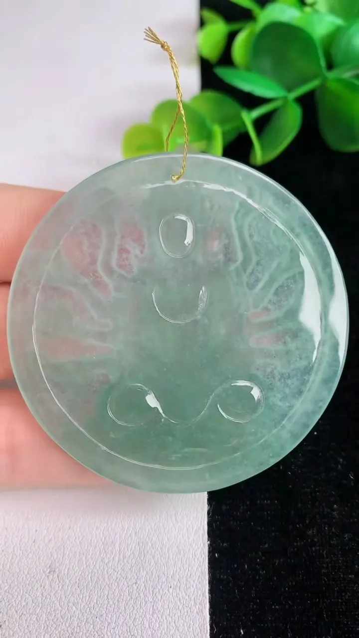 天然A货翡翠千手观音菩萨吊坠，尺寸55.5-3.7，重:23.47g
6月13日