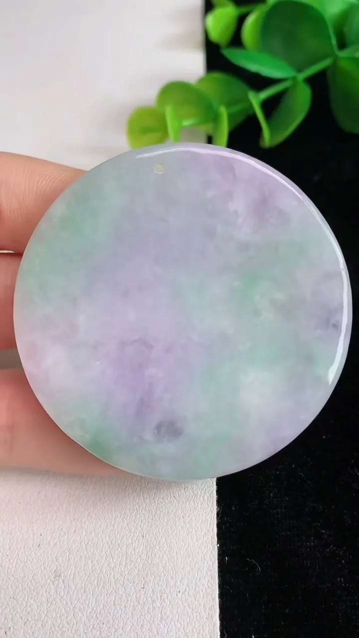 天然A货翡翠春带彩紫罗兰山水牌吊坠，尺寸51.8-5.5，重量:33.72g
6月13日
