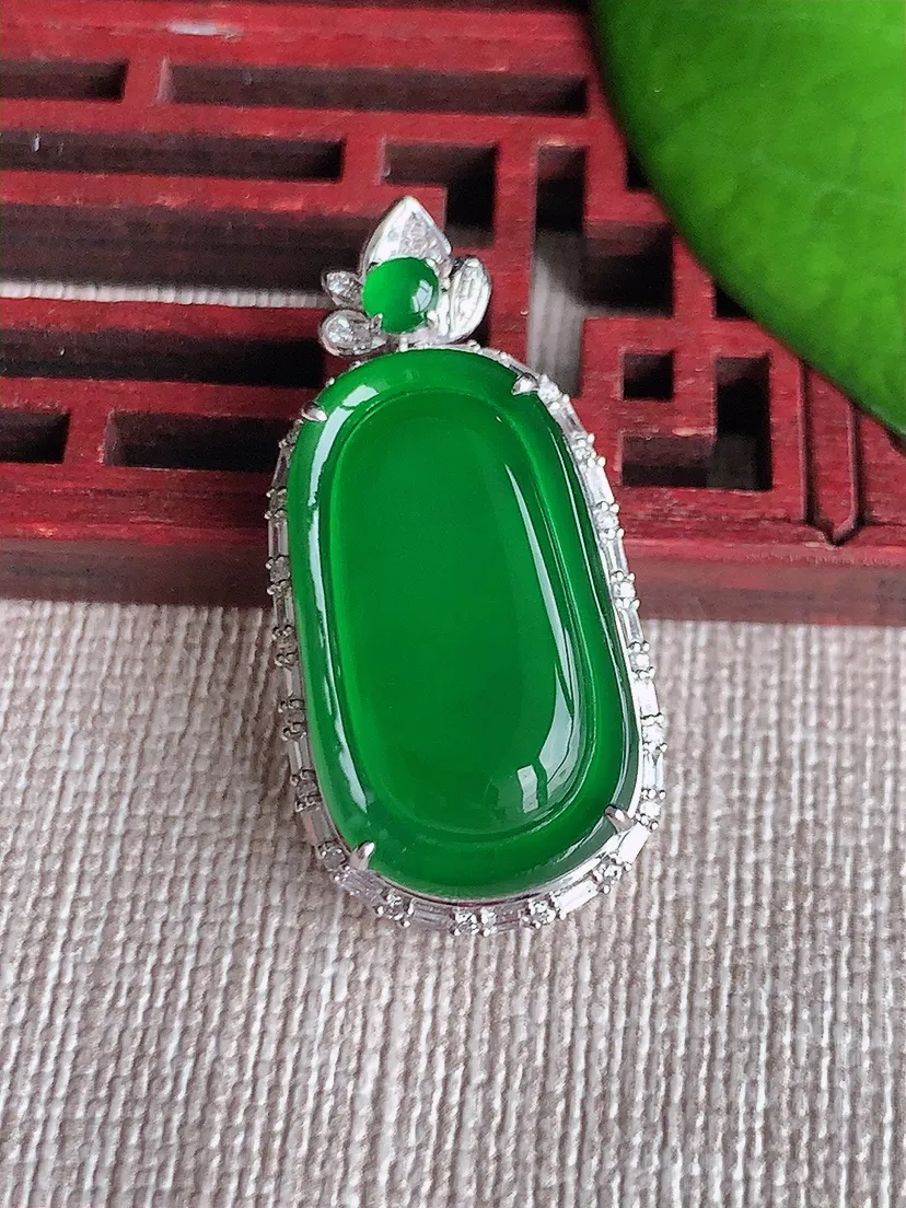 天然A货翡翠18K金伴满绿福贝吊坠尺寸33×16×8裸石23.4×13.2m量4.24g 0612
