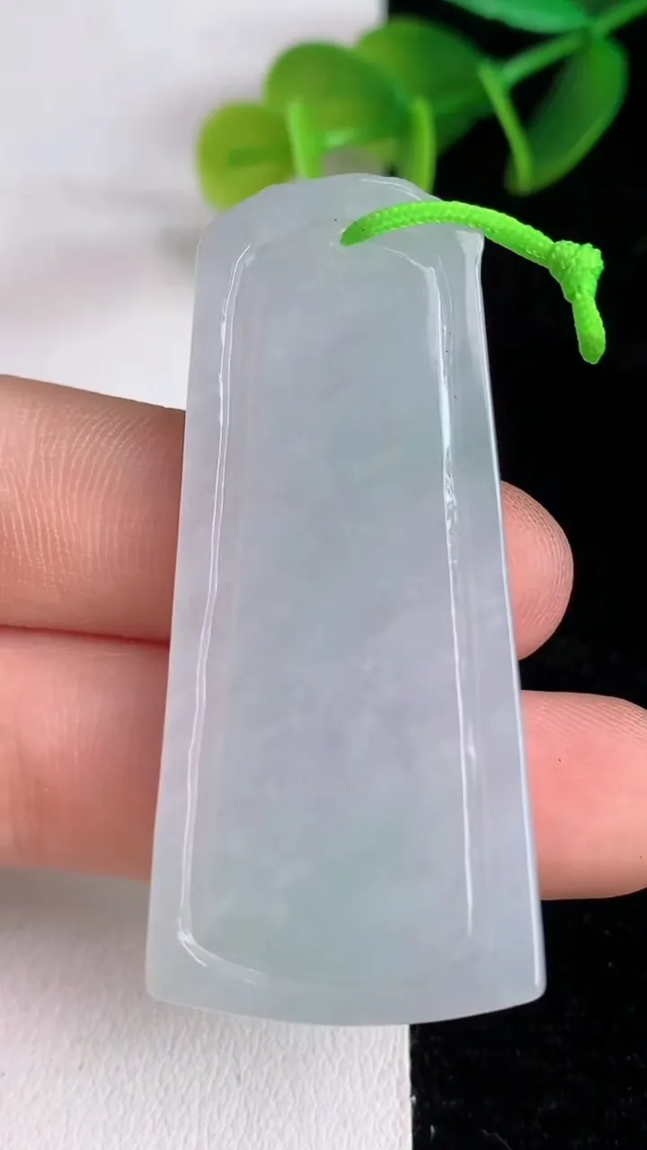 天然A货翡翠大势至观音菩萨吊坠，尺寸50-22-5.3，重量:13.39g
6月13日