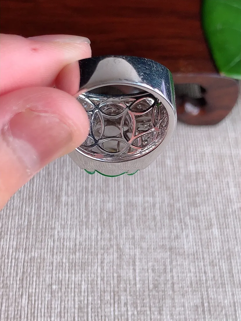 天然A货翡翠18K金伴钻镶嵌阳绿龙头戒指 圈口19裸石尺寸15.5×12.5mm 重量11.70g 0611