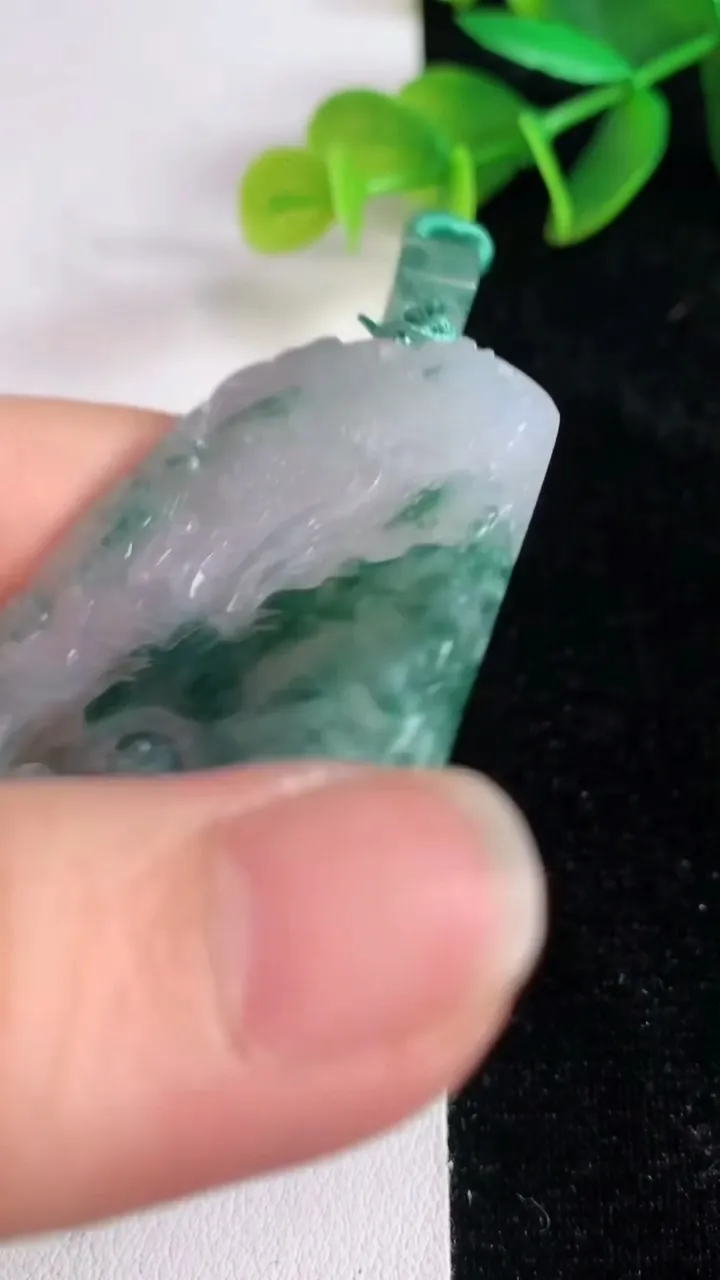 天然A货翡翠山水牌吊坠，尺寸51-40.4-5.4，重量:27.06g
6月14日