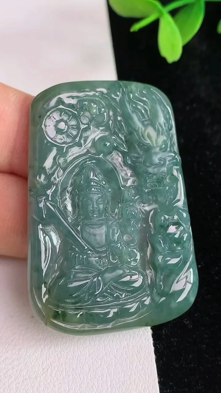 天然A货翡翠蓝水降龙观音菩萨吊坠，尺寸48.5-33-4.7，重:17.11g
6月13日