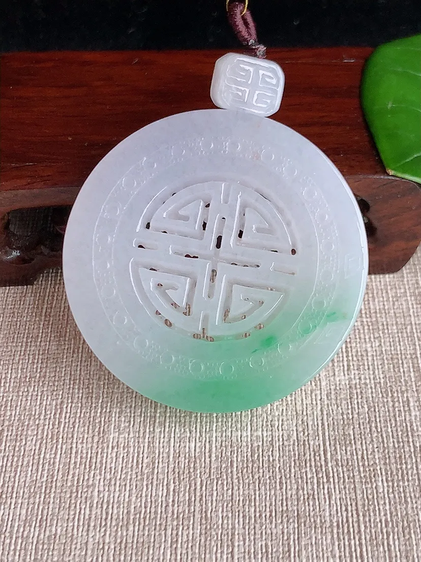 天然A货翡翠飘绿仿古龙牌吊坠尺寸50×8m量48.86g 0612