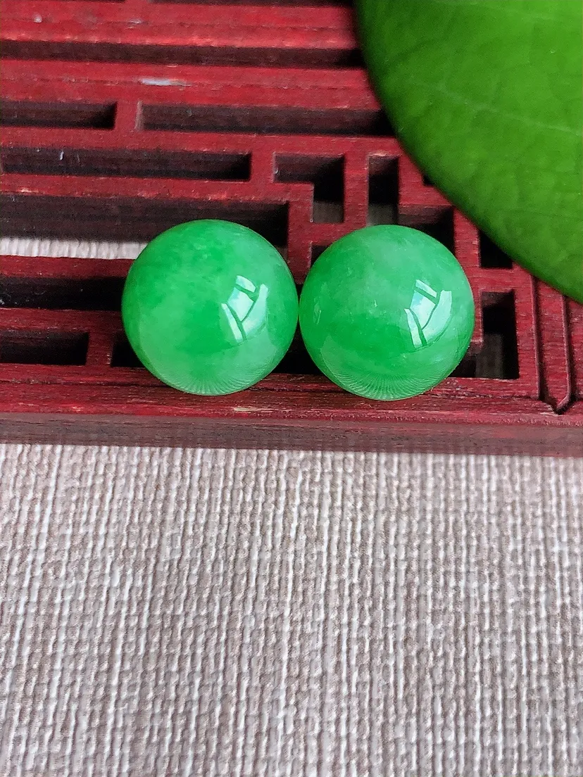 天然A货翡翠满绿圆珠转运件一对尺寸12.3m量7.07g 0611