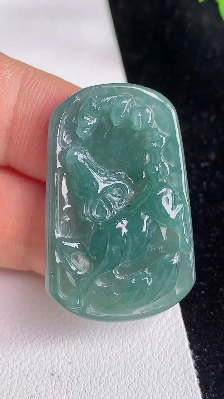 天然A货翡翠蓝水生肖牛吊坠，尺寸37.5-24-5，重:8.29g
6月13日